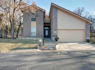 5910 Chimney Wood Cir, Fort Worth, TX 76112