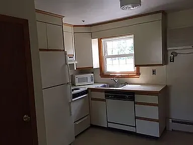 15 Leos Ln #15A — Photo 3