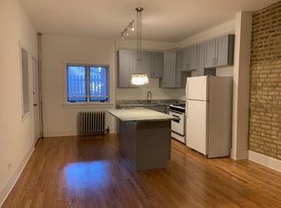 1043 W Barry Ave #1, Chicago, IL 60657