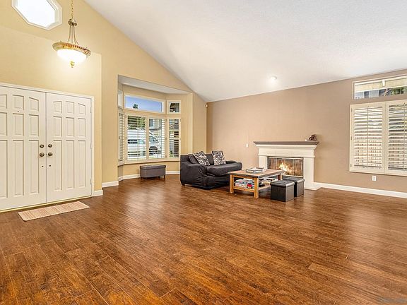 3rd image of 40717 Locata Ct