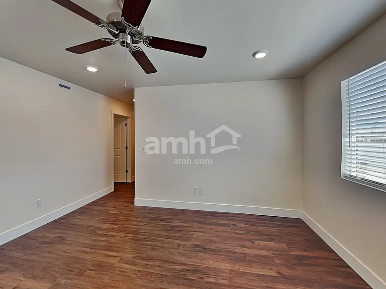 715 S Rocker Ave — Photo 10