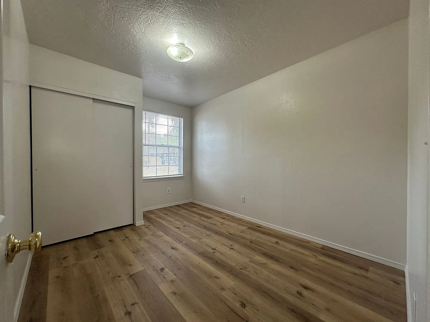 1407 Arthur — Photo 4