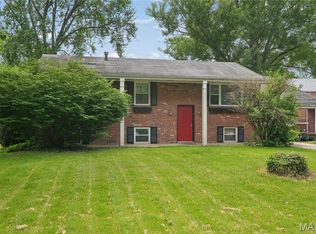 205 Old Sugar Creek Rd, Fenton, MO 63026