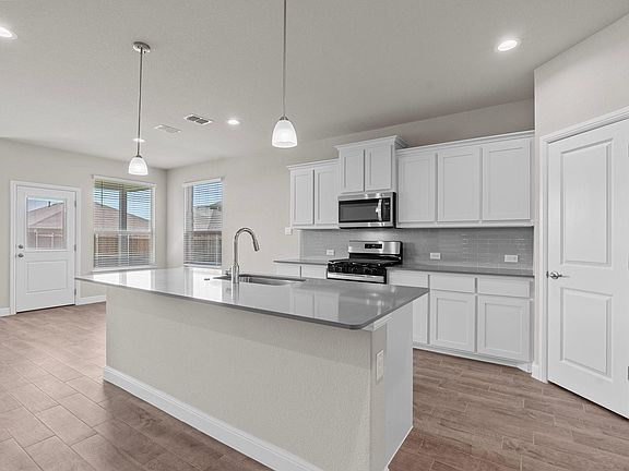 2nd image of 813 Chaplin Dr