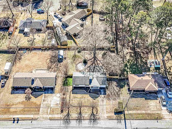 2nd image of 912 Mountain Gap Rd SE