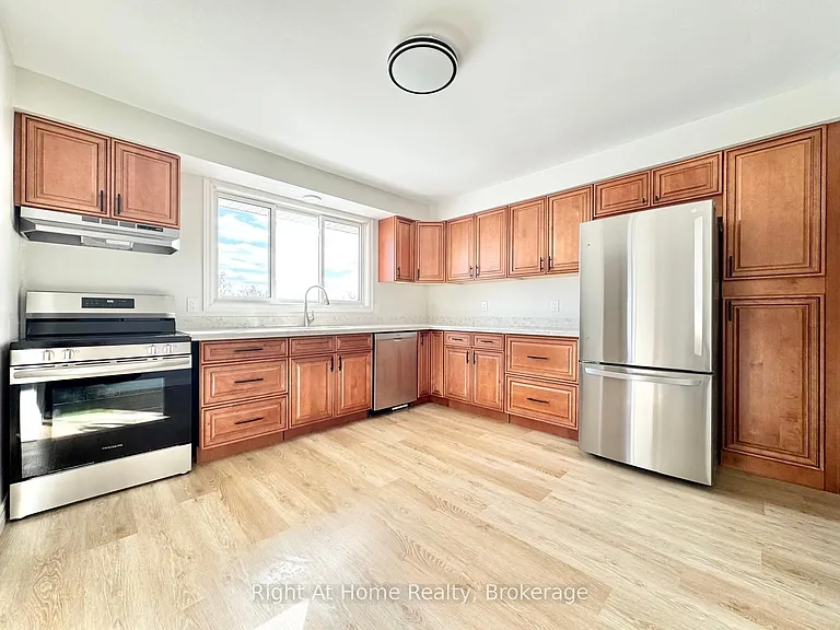 221 1st Rd E — Photo 6