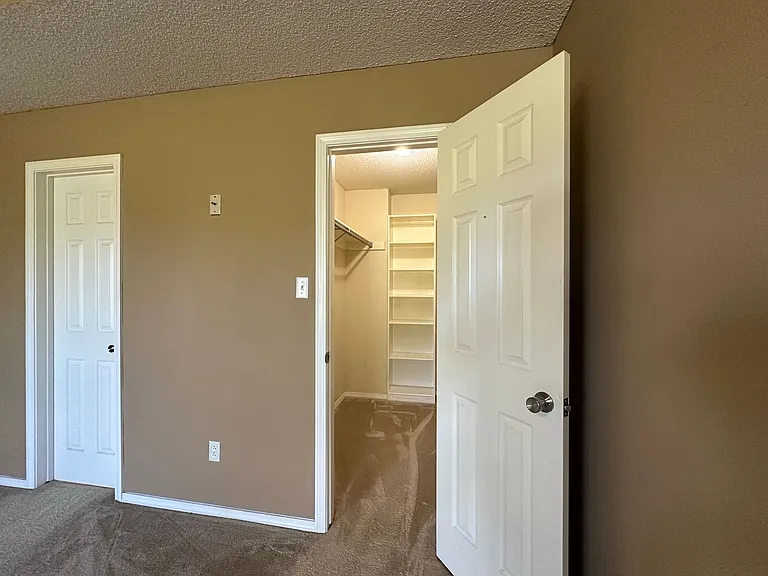 2713 S 87th Dr — Photo 15
