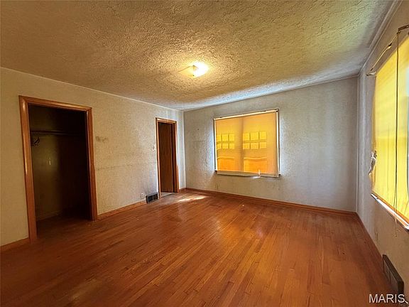 5th image of 422 N 5th St