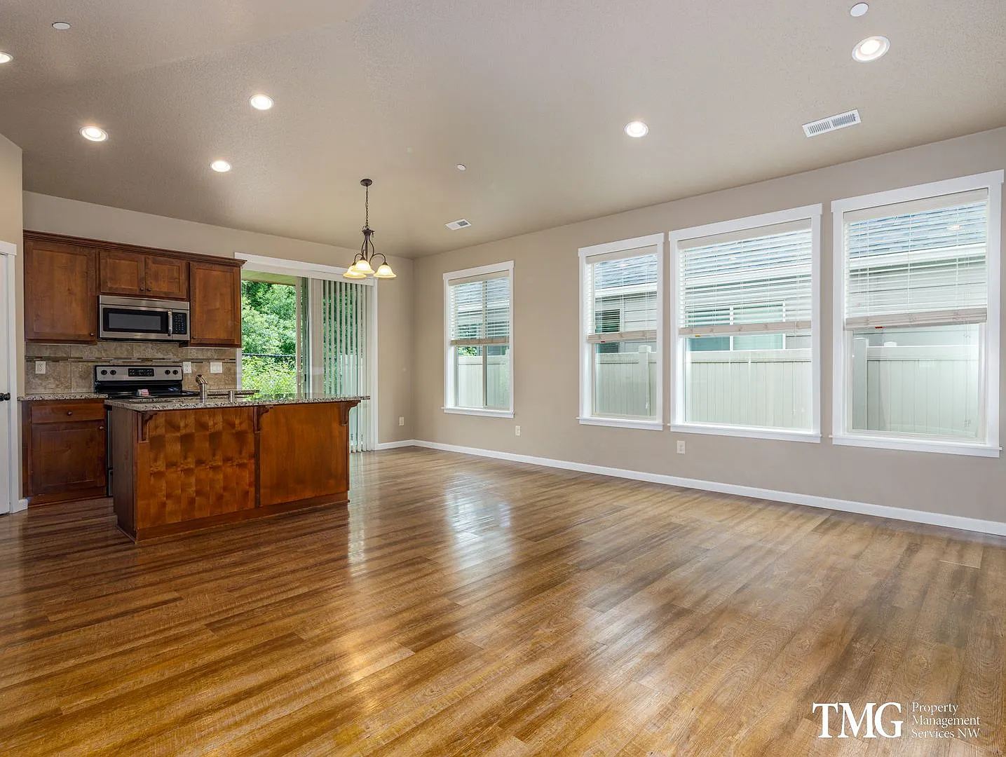 Modern Living with A/C and Double Garage! — Photo 2