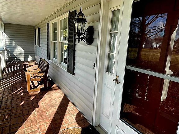 4th image of 1332 Carriage Hill Ct
