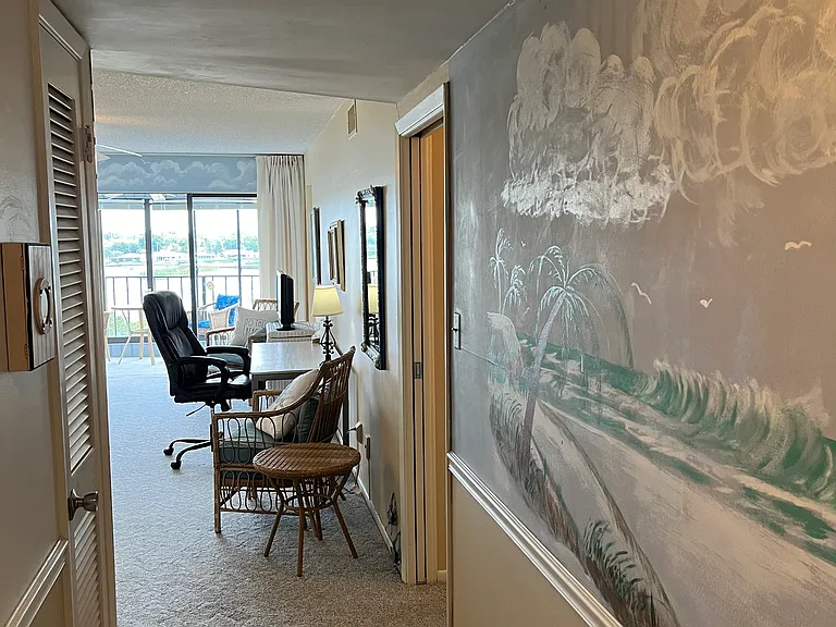 Entry to the unit with custom mural

(desk can be removed)