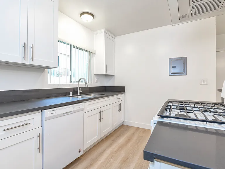 1005 E Doran St #J — Photo 9