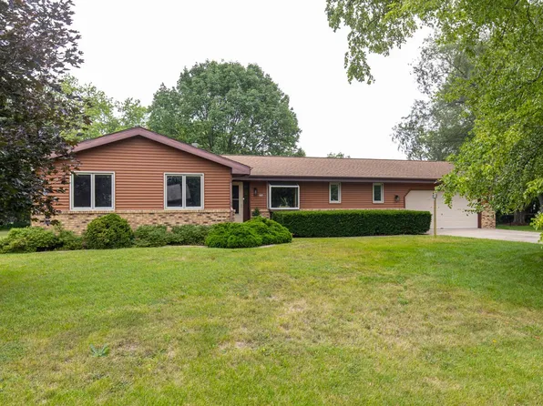 514 Oak Crest Dr, Oshkosh, WI 54904