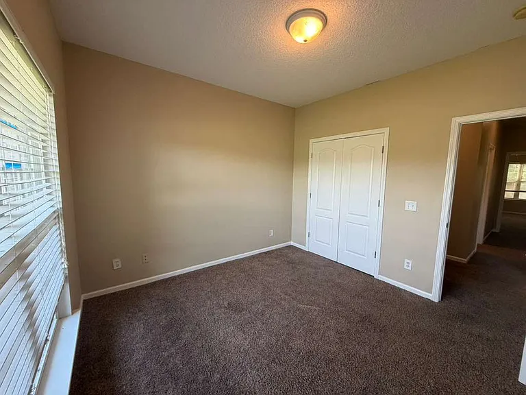 900 Rachel Ln — Photo 7