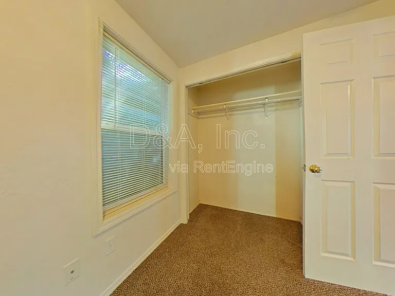 432 NW 15th St — Photo 5