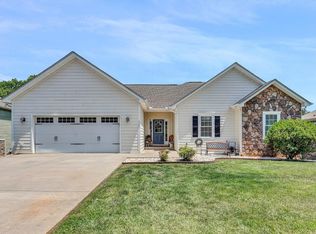 1087 Barrow Hills Dr, Huddleston, VA 24104