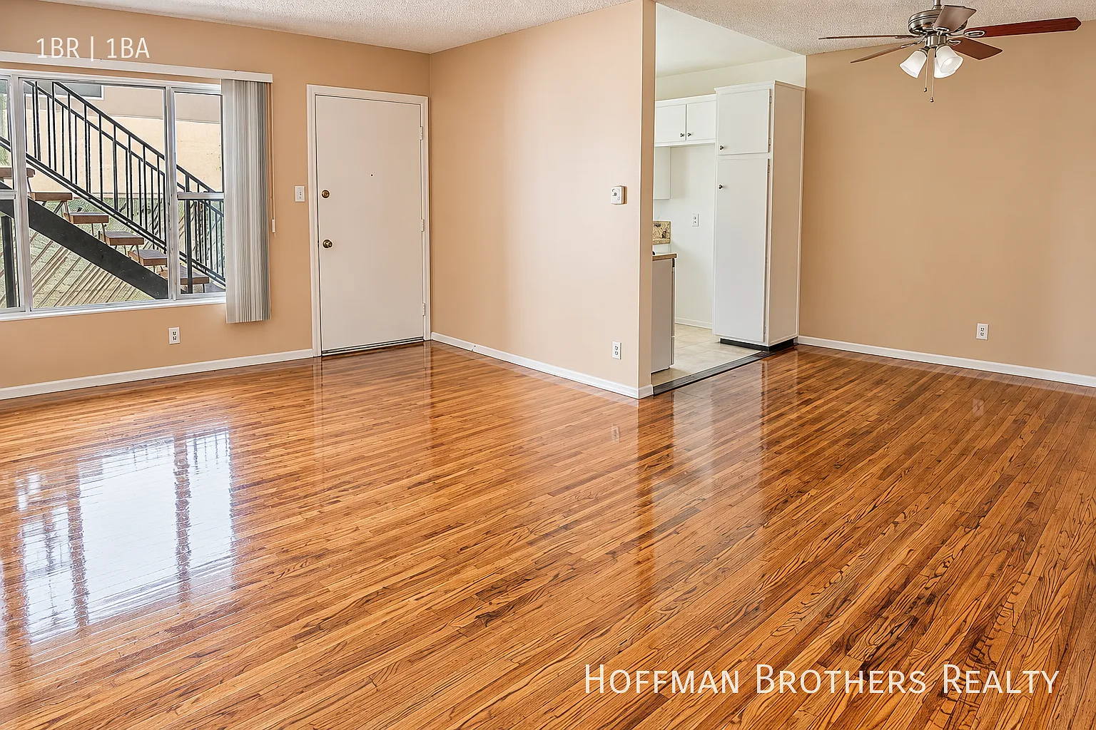 Charming 1-Bedroom With Hardwood Floors, Large Closet & Parking Included!! — Photo 1