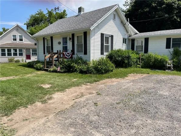 182 1/2 Oak St, Batavia, NY 14020