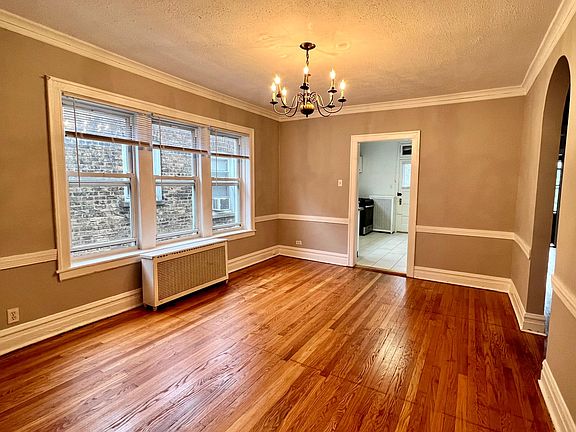 5th image of 6518 N Sacramento Ave #3