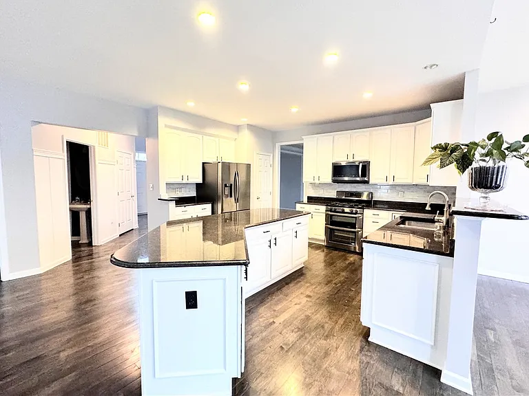1418 N Shevlin Ct — Photo 7