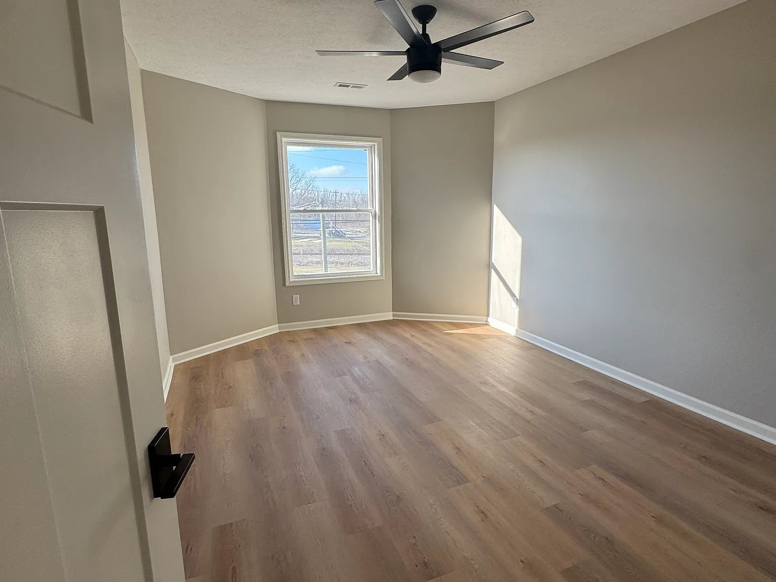 2 bed, 1000 sqft, $1,500 — Photo 4