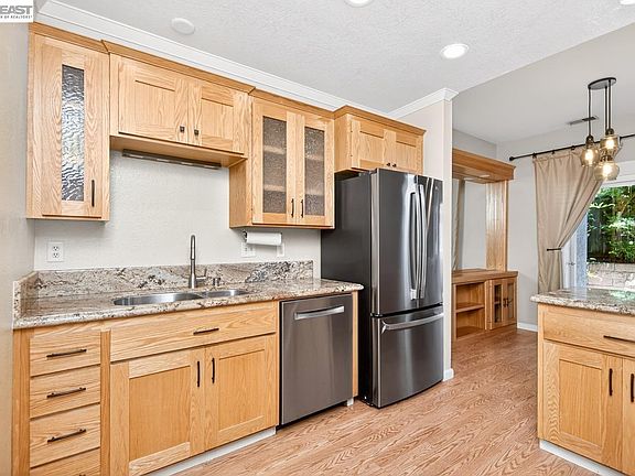 3rd image of 3861 Vine St