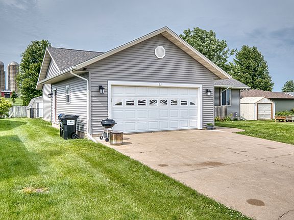 2nd image of 82 Prairie Dr