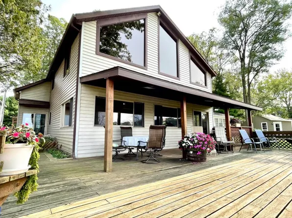 536 E Eagle Lake Dr, Kalamazoo, MI 49009