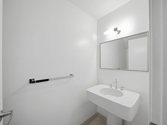 5th image of 88 Kingston St #Penthouse 7c