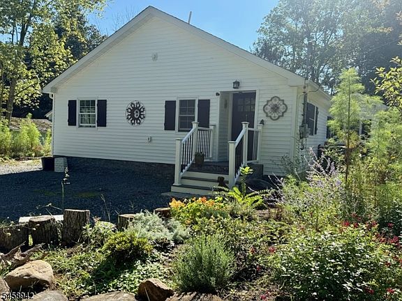 3rd image of 63 Bauer Rd