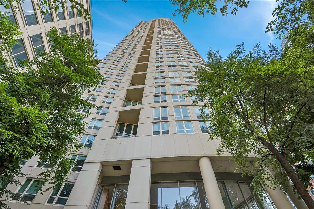 2 bed, 1200 sqft, $3,500 — Photo 1