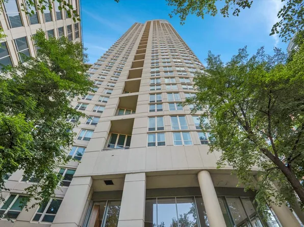 345 N La Salle Dr APT 3604, Chicago, IL 60654