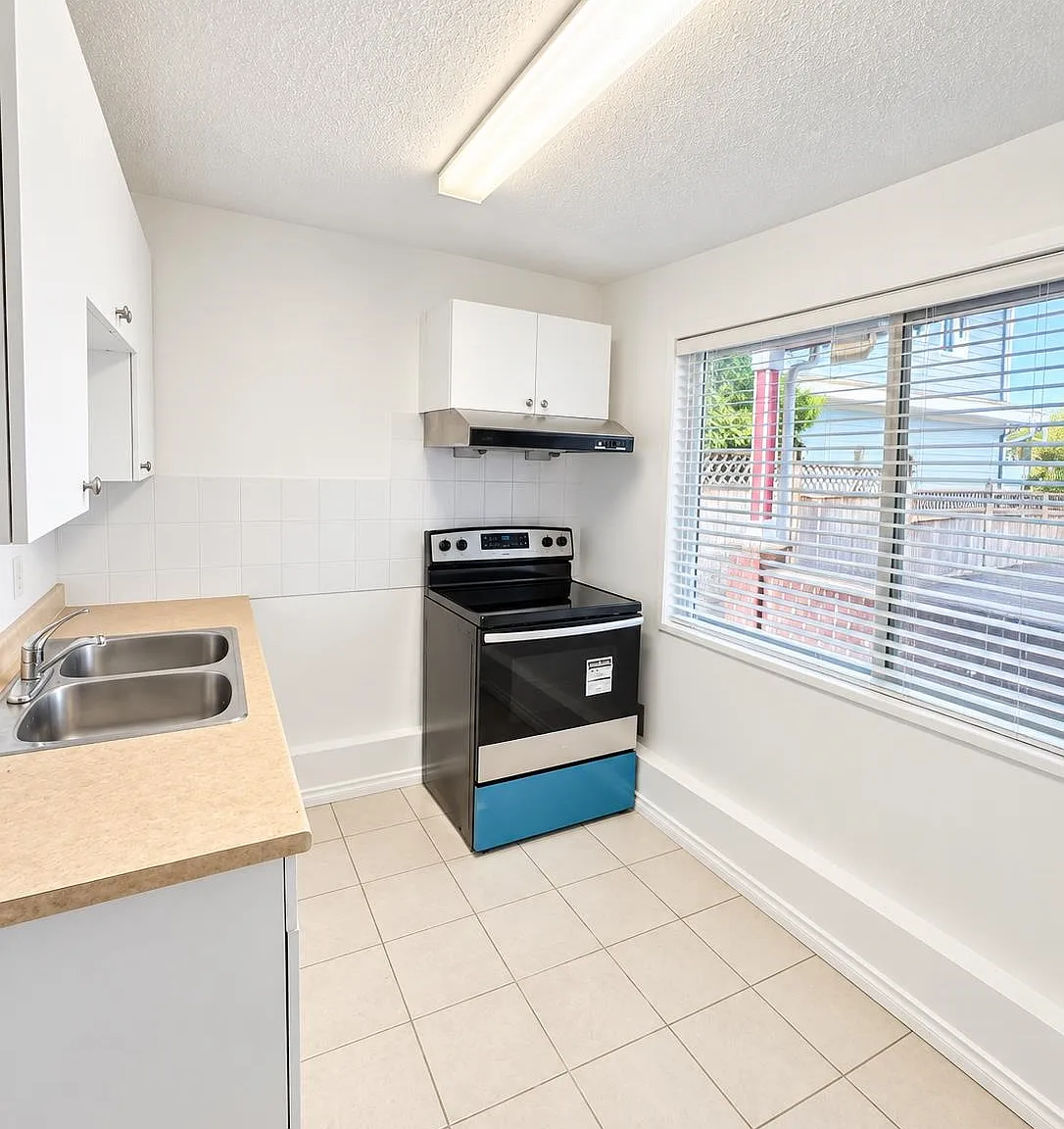 2 bed, 750 sqft, $1,900 — Photo 2