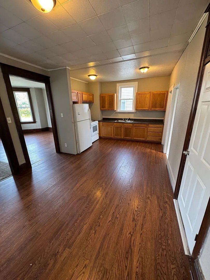 1420 St Joseph Blvd. — Photo 3