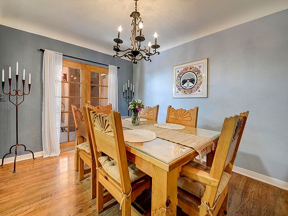 5th image of 612 Girard Blvd NE