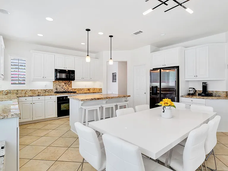 43073 Traccia Way — Photo 18