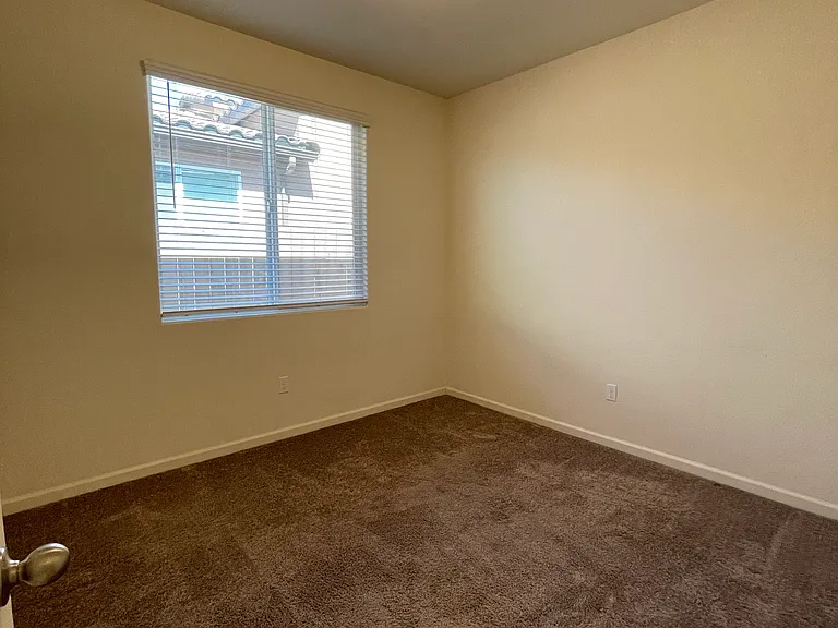 214 Fowler Ct — Photo 7