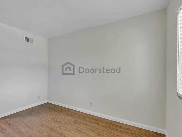 58 Fountainhead Ct — Photo 13