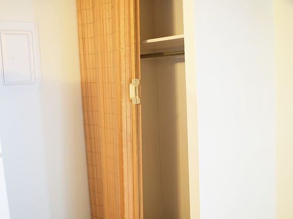 4th image of 323 NW 7th St #4170749