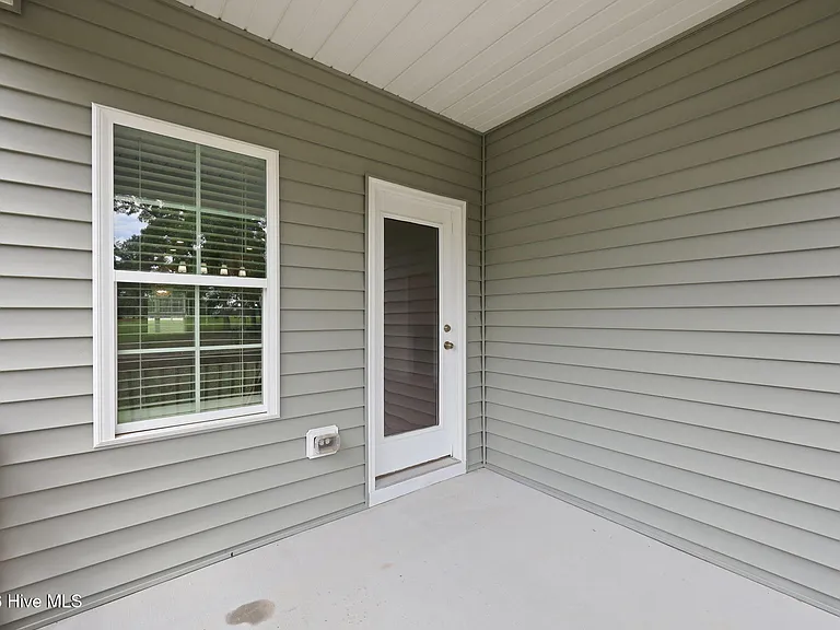 105 Village Dr — Photo 52