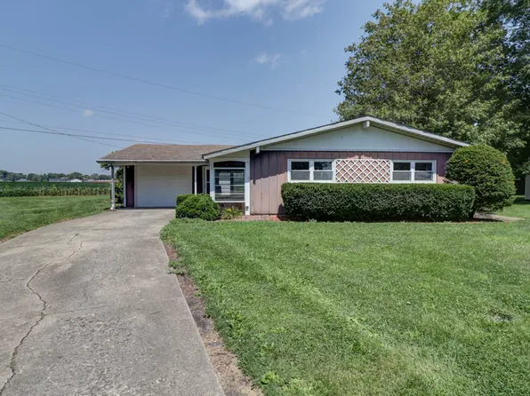 29 Pine Circle Dr, Tuscola, IL 61953