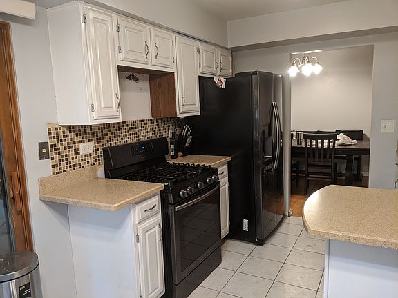 5th image of 6760 W 180th St #2W