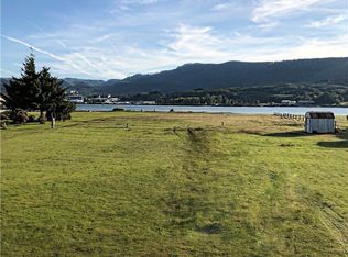 327 N Welcome Slough Rd, Cathlamet, WA 98612