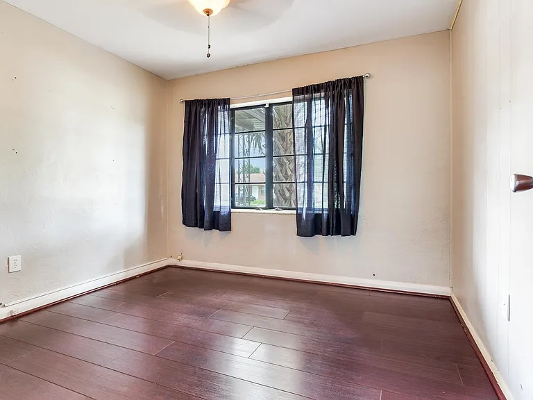 2514 W Gray St — Photo 32