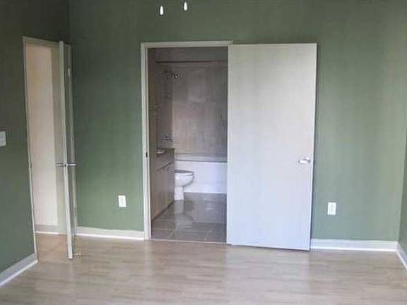 Bedroom/Bathroom