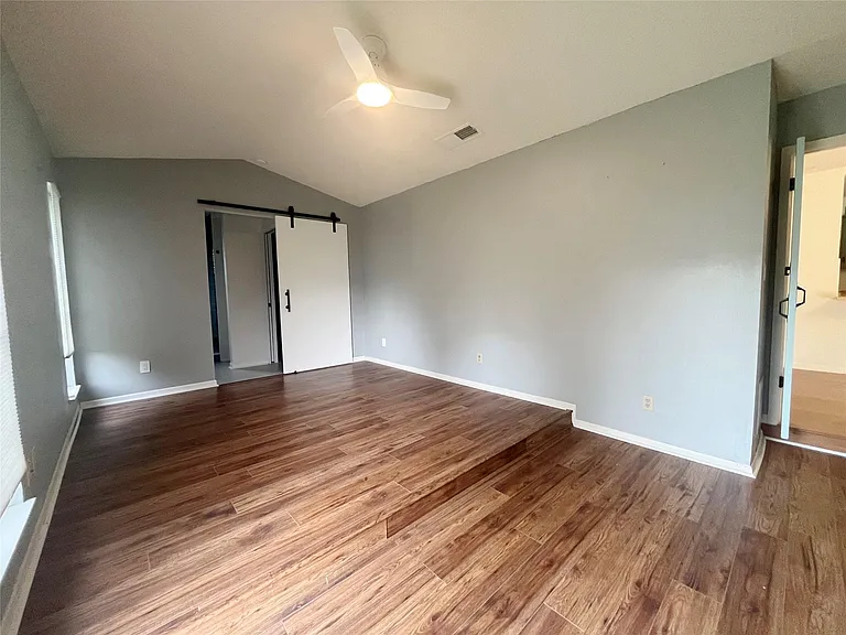 8702 Dawnridge Cir — Photo 11