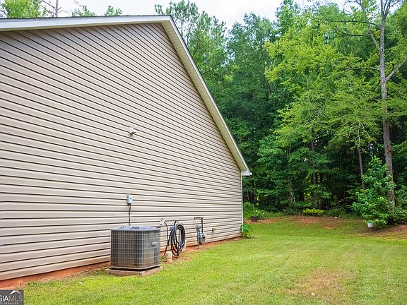 3rd image of 165 Pine Ridge Rd