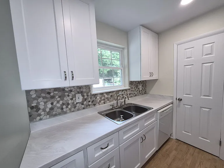 517 Winthrop St — Photo 10