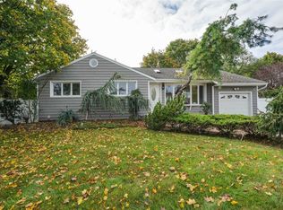 3 Parkway Dr, Syosset, NY 11791