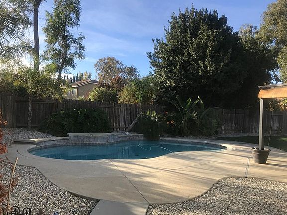 4th image of 876 Wallace Dr